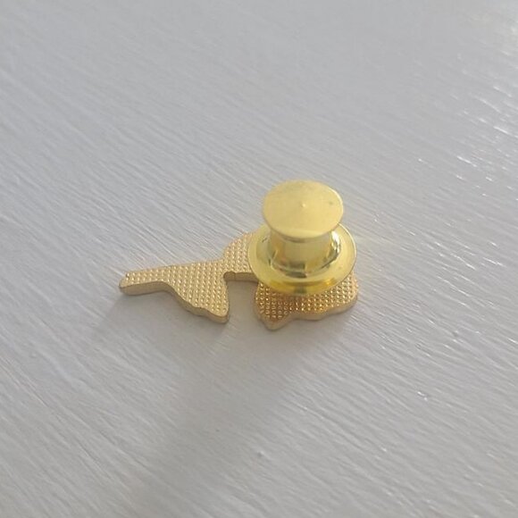 Red Rose Floral Vintage Lapel Pin Tie Tack - Picture 5 of 5